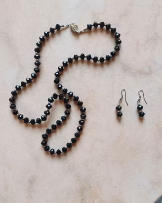 Set parure nera elegante – collana + orecchini