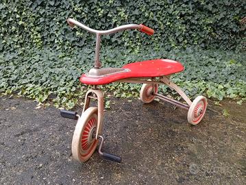 Antico triciclo giocattolo in ferro anni 50