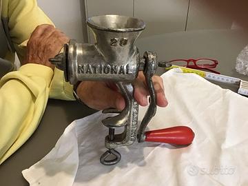 Tritacarne ghisa antico e raro