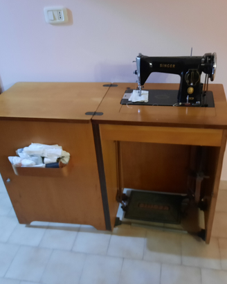 Macchina da cucire Singer anno 1957 con mobi
