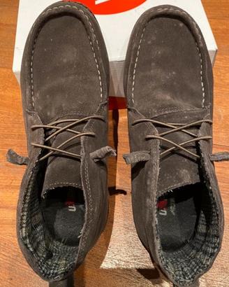 Scarpe marca Woz? in camoscio
