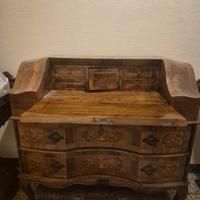 Ribalta/ Scrittoio veronese in noce con intarsi