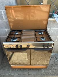 Forno con fuochi funzionante con bombola