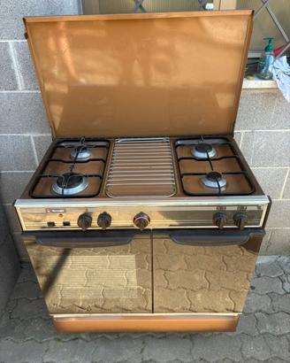 Forno con fuochi funzionante con bombola