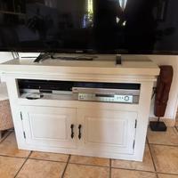 Mobile tv in legno