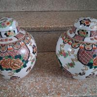 Vasi Cinesi in coppia con decorazioni orate