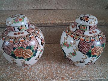 Vasi Cinesi in coppia con decorazioni orate