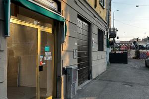 Negozio una vetrina con CANNA FUMARIA