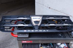 mascherina anteriore  Dacia Sandero 