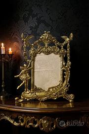 fiabesca cornice con aquile ballerine e scalinata