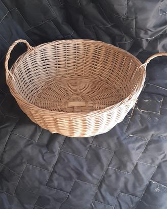 Cesto vimini grande con un manico rotto 