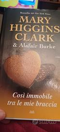 libro Così immobile tra le mie braccia 
