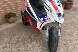 Scooter 50cc f12R ducati corse