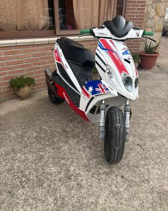 Scooter 50cc f12R ducati corse