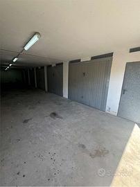 Porto San Paolo box chiuso con basculante