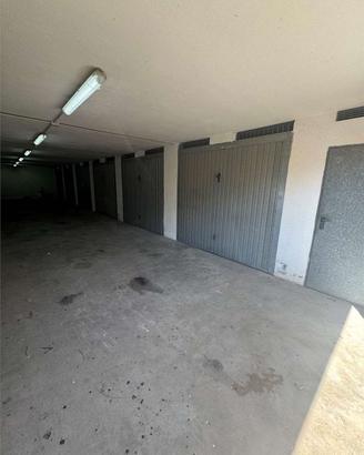 Porto San Paolo box chiuso con basculante