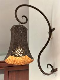 Lampada da parete in ferro battuto