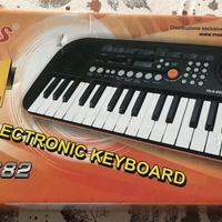 Tastiera elettronica Miles MLS-6682