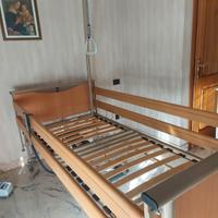 Letto elettrico da degenza per anziani e disabili 