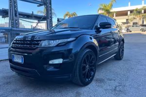 Land Rover Range Evoque 2.2 TD4 5p. Total black
