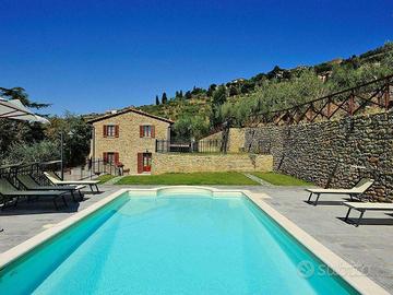Rustico / Casale di 218 m² con più di 5 locali e b