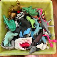 Vari personaggi gommosi (mostri, dinosauri)