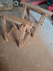 coppia antichi cavalletti in legno