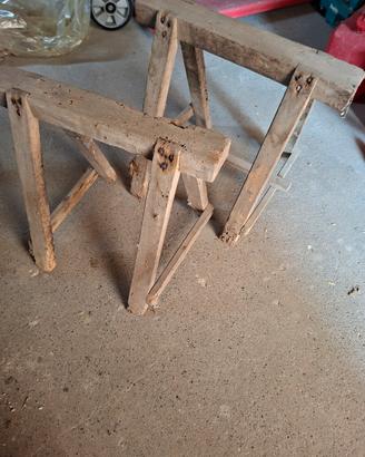 coppia antichi cavalletti in legno