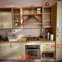 Cucina completa con elettrodomestici