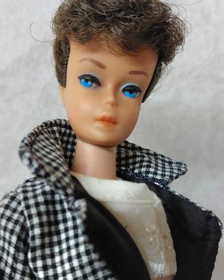 Vintage 1962 brunette BARBIE #6 . All original.