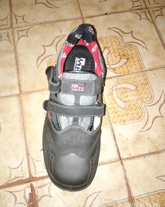 scarpe antinfortunistica numero 46 con strappo