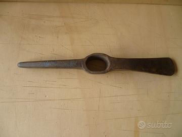 Utensile rurale piccone forgiato anni 40