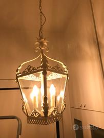 Lampadario in ferro battuto verniciato bianco