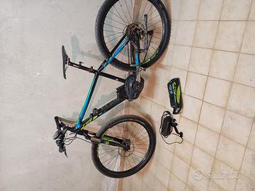 Bici con pedalata assistita