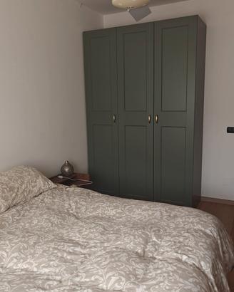 armadio come nuovo+ cassettiera+2 comodini IKEA