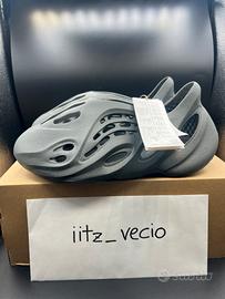 Adidas Yeezy  Foam RNR Carbon - Taglia 42 (US 8)