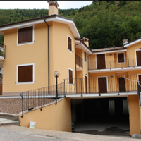 Appartamenti entrata indipendente+garage e cantina