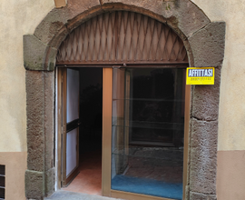 Locale commerciale con vetrina /studio