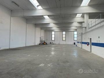 Immobile di 1624 m² a Castel Maggiore