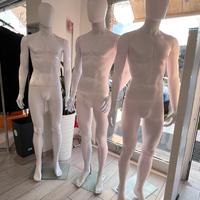 manichini uomo negozio abbigliamento