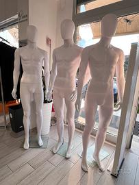 manichini uomo negozio abbigliamento