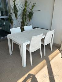 Tavolo 4 sedie in Rattan bianco