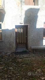 Casa su 3 piani da ristrutturare