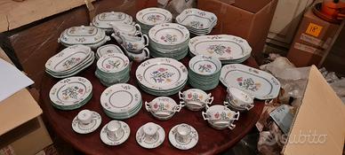 Servizio piatti Spode modello Summer Palace.