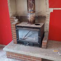 Caminetto a legna ventilato da inserto