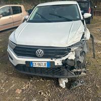 Auto t- roc anno 2020/1.6 diesel incidentata