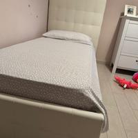 Letto singolo con materasso