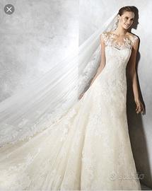 Elegante abito da sposa in pizzo Pronovias Tamia