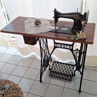 Macchina da cucire antica