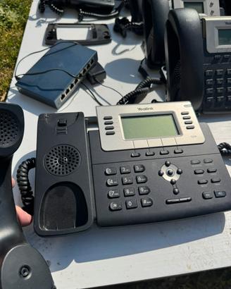 Set completo telefoni ufficio YEALINK IP n 11 pez.